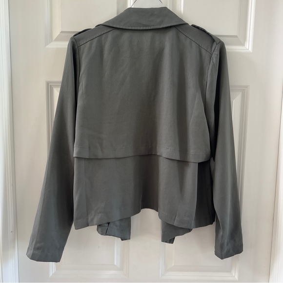 BB Dakota Double Agent cropped trench jacket breezy draped open front medium - Picture 2 of 7